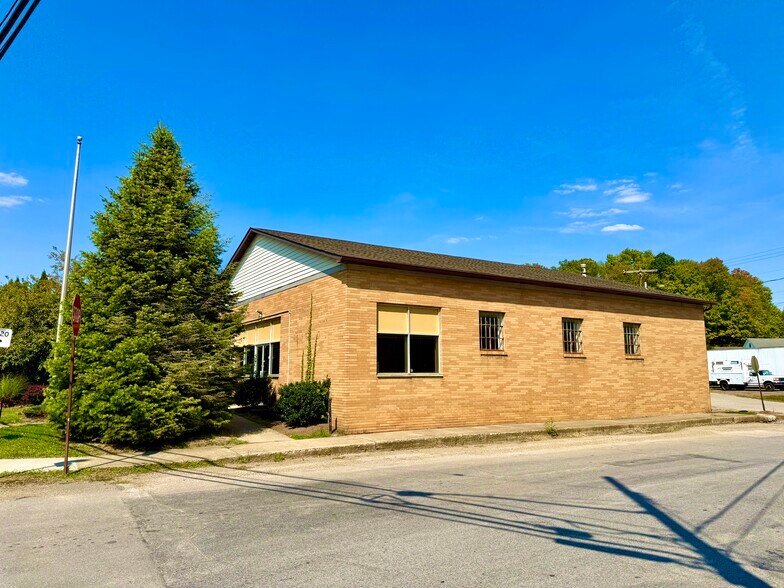 More Photos Of 1015 Main St, Conneautville Office For Sale
