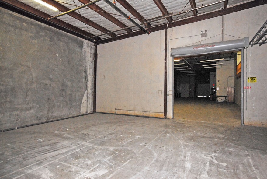 More Photos Of 1410 Vinylex Dr, Carrollton Manufacturing For Lease