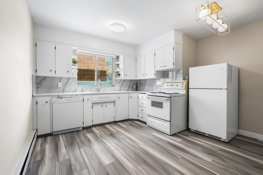 More Photos Of 1624 26 Av SW, Calgary Apartments For Sale