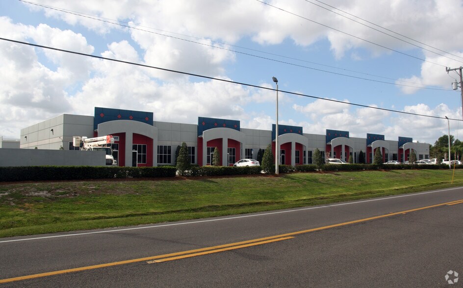 More Photos Of 2500 Drane Field Rd, Lakeland Warehouse For Lease