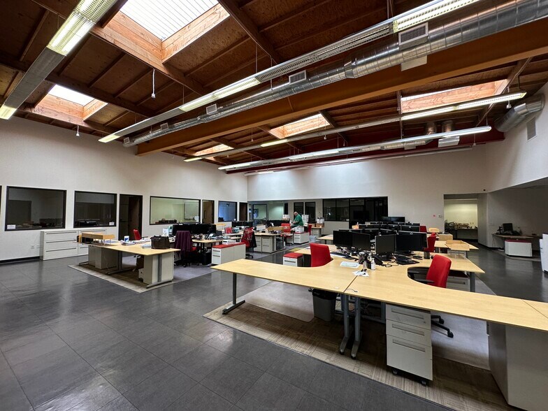 More Photos Of 421 E Cerritos Ave, Anaheim Warehouse For Sale