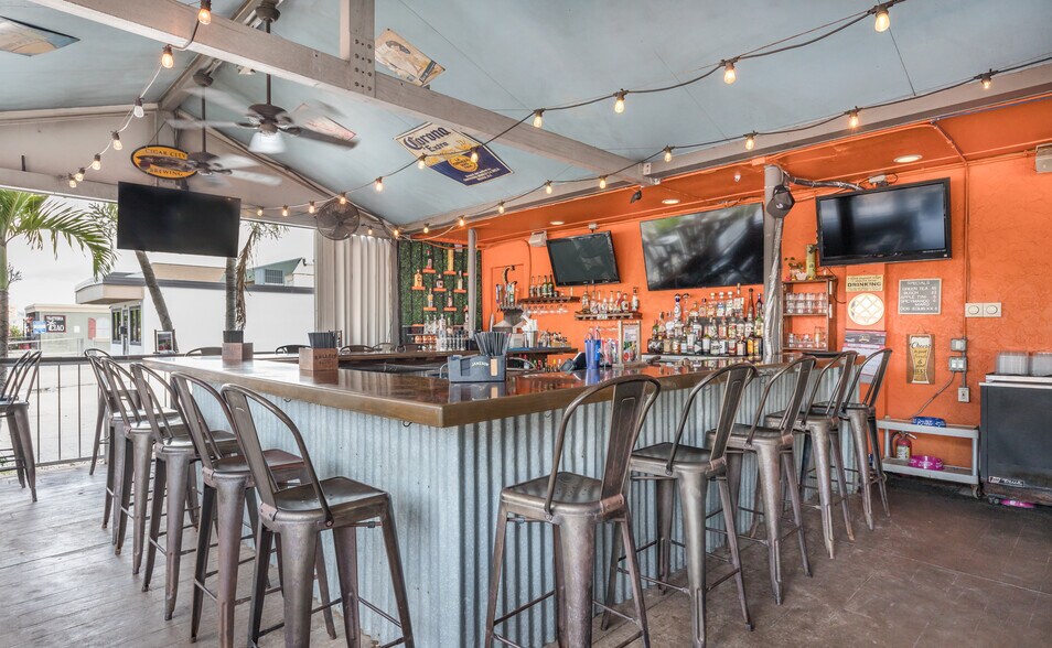 More Photos Of 837 SE 47th Ter, Cape Coral Restaurant For Sale