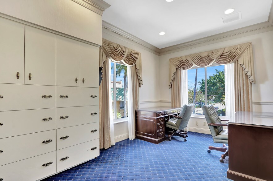 More Photos Of 117 SE Seminole St, Stuart Medical For Sale