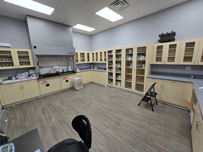 More Photos Of 5700 Highlands Pky SE, Smyrna Light Distribution For Lease