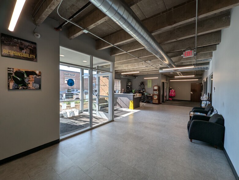 More Photos Of 860 Vandalia St, Saint Paul Warehouse For Lease