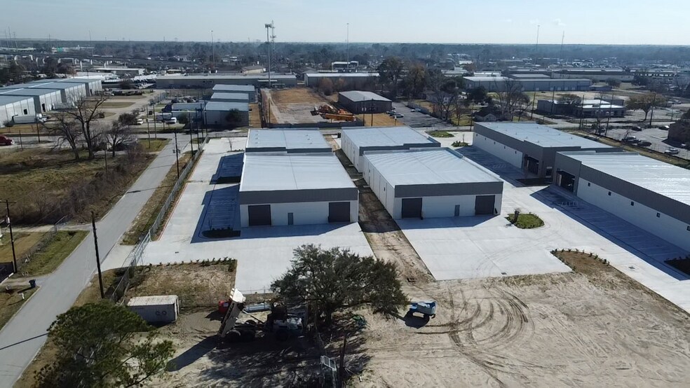 More Photos Of 5708 McCracken Rd, Houston Warehouse For Lease