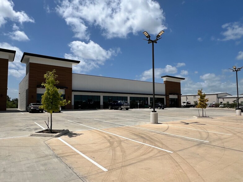 More Photos Of 13439 W Bellfort Ave, Sugar Land Freestanding For Lease