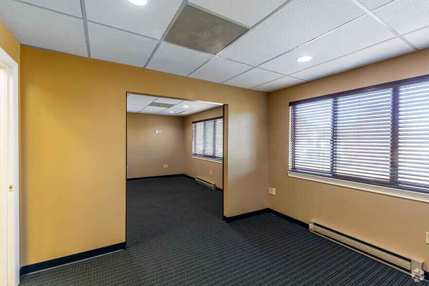 More Photos Of 2 Forest Park Dr, Farmington Unknown For Sale