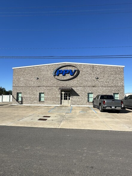 More Photos Of 3001 S Darla Ave, Gonzales Warehouse For Lease