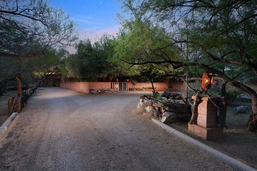 More Photos Of 13105 E Placita Las Avenas, Tucson Horse Stables For Sale