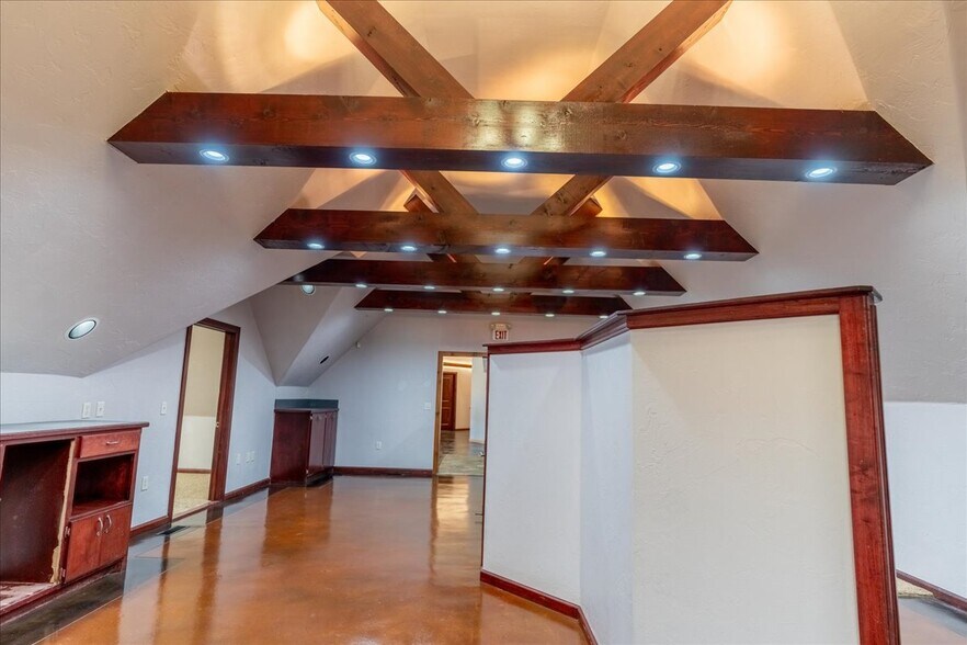More Photos Of 4242 N Meridian Ave, Oklahoma City Office For Sale