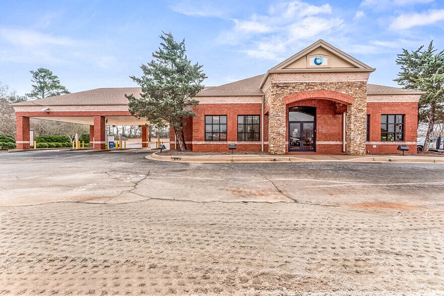 More Photos Of 865 Ga-20/81 Hwy, McDonough Bank For Sale