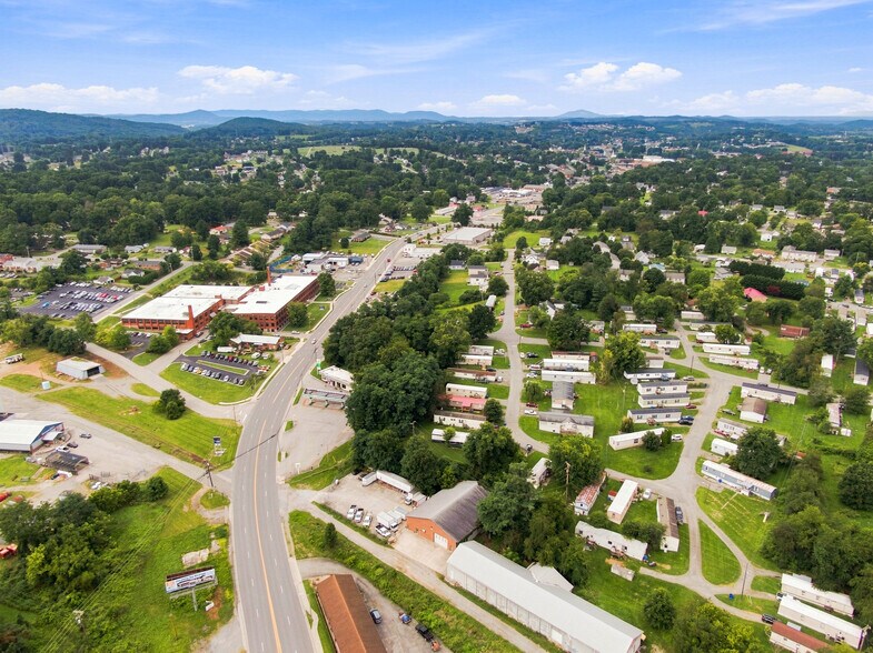 More Photos Of 890 Roanoke St, Christiansburg Warehouse For Lease