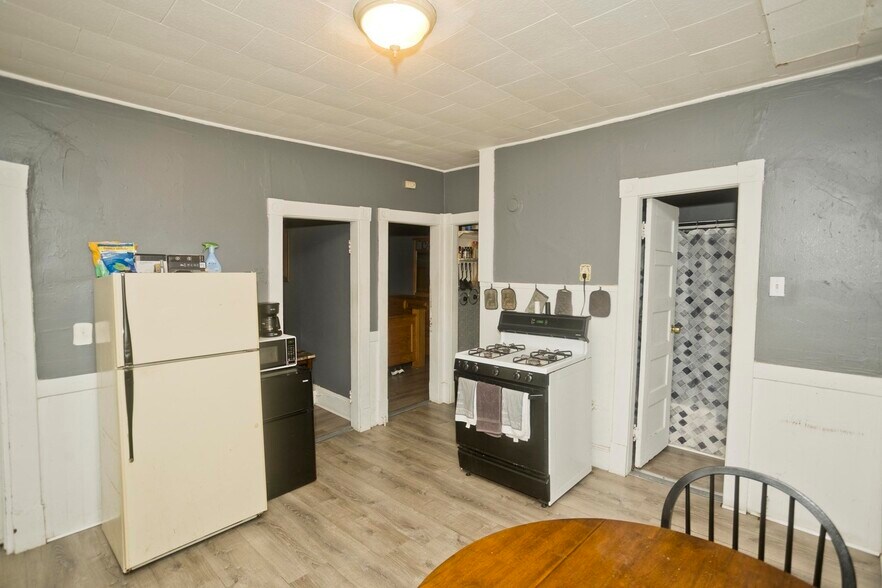 More Photos Of 95 School St, Chicopee Apartments For Sale