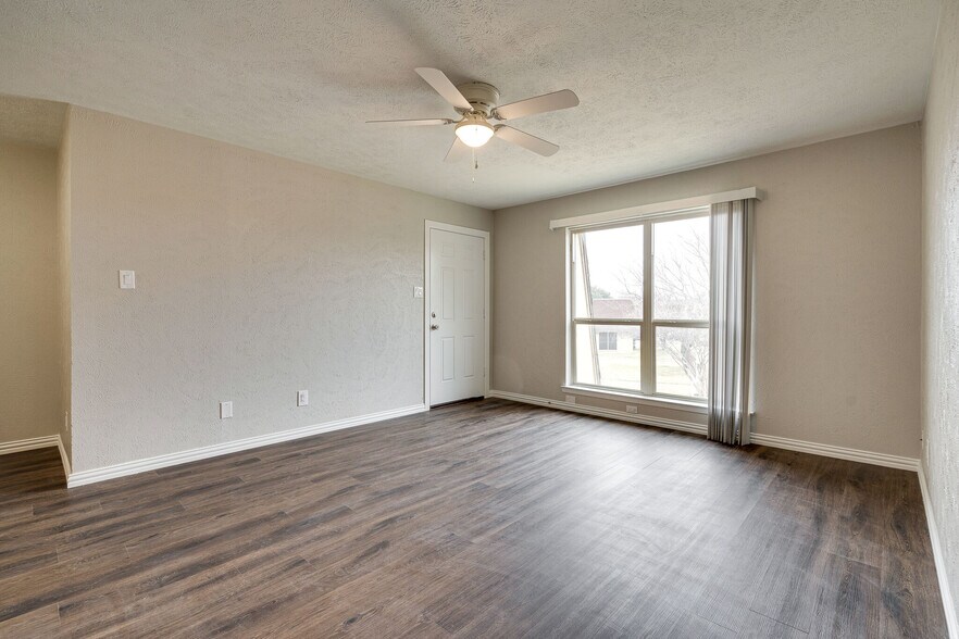 More Photos Of 608 Fallmeadow Ct, Denton Apartments For Sale