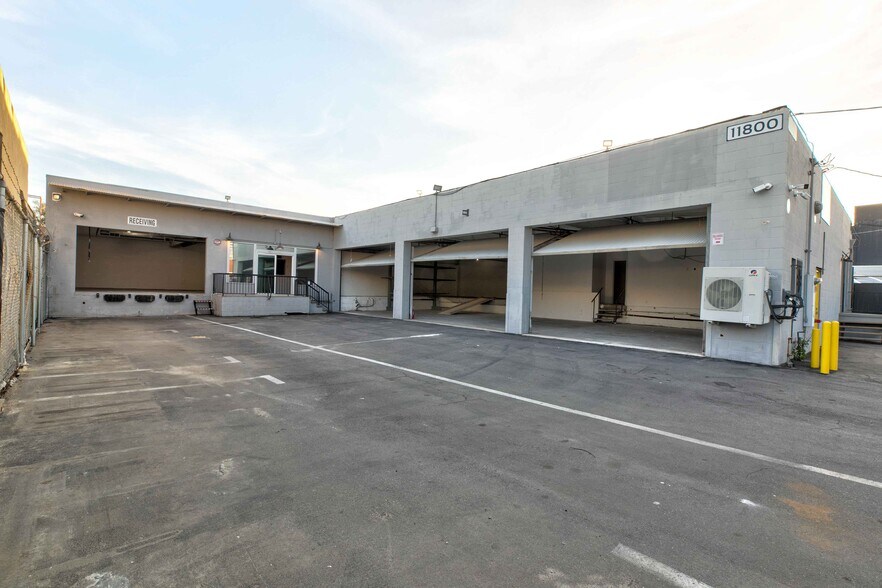 Primary Photo Of 11800 Vose St, North Hollywood Warehouse For Lease