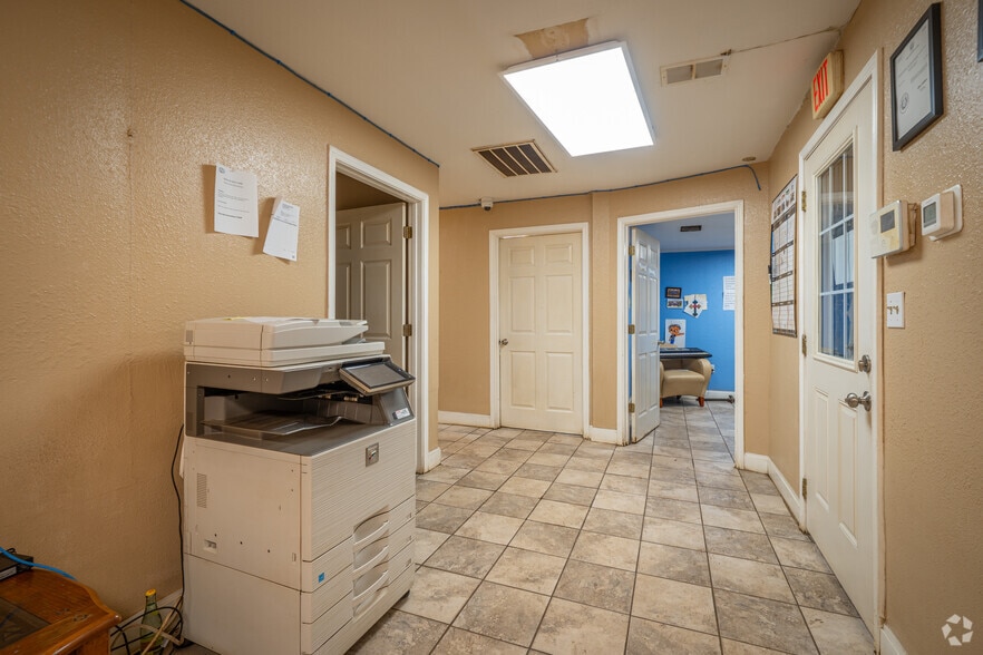 More Photos Of 909 Marcella St, Houston Warehouse For Sale