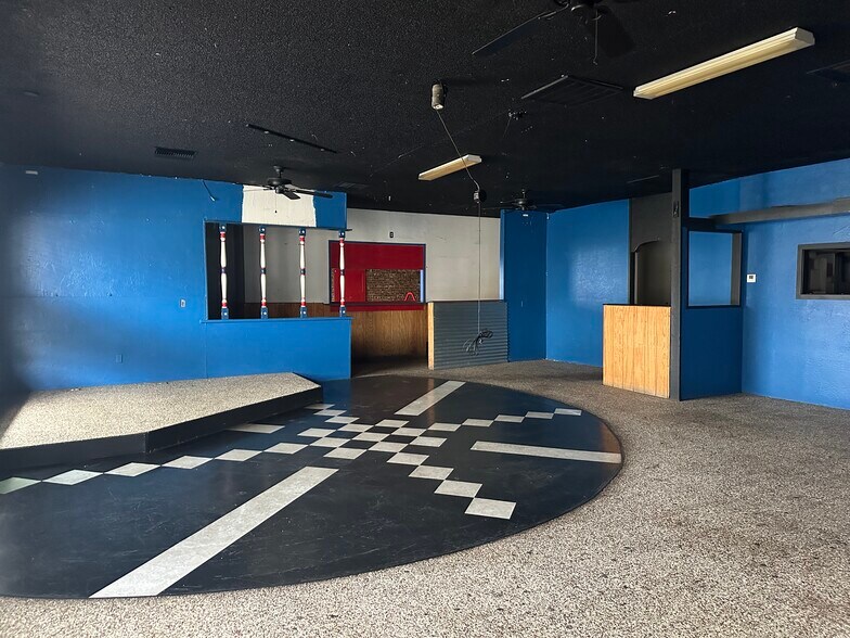 More Photos Of 230 Fox St, Lemoore Restaurant For Sale