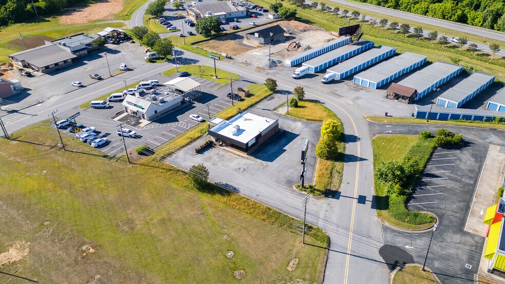 More Photos Of 1303 Curtis Bridge Rd, Wilkesboro Fast Food For Sale
