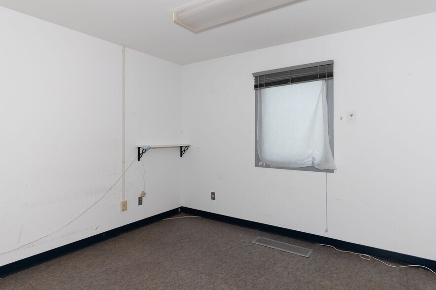 More Photos Of 1906 Warm Springs Rd, Columbus Medical For Sale