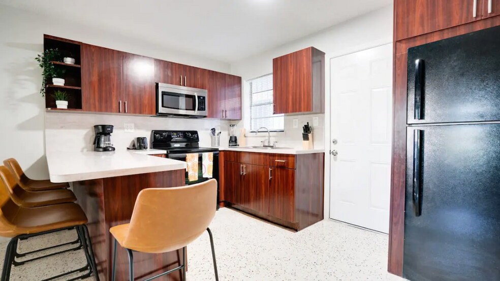 More Photos Of 1645 SW 7th St, Miami Apartments For Sale