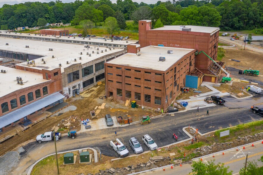 More Photos Of 1702 Fairview St, Greensboro Self Storage For Lease