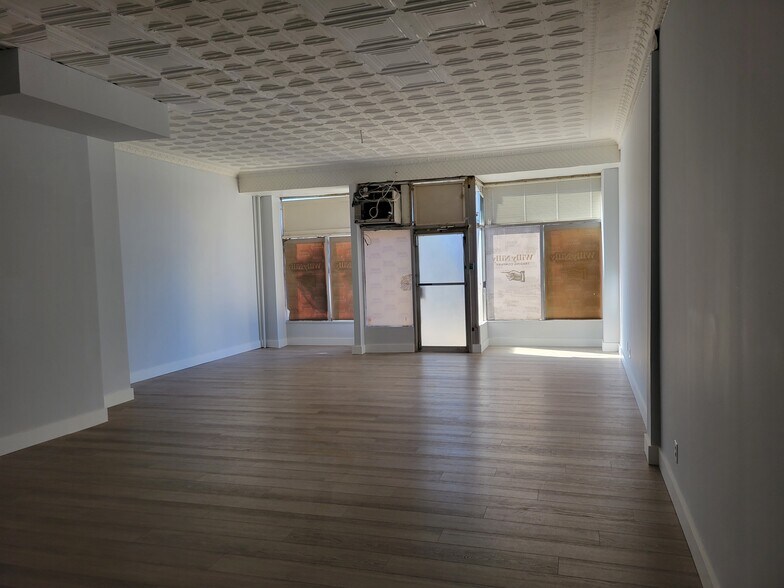 More Photos Of 5 Fifth Ave, Bay Shore Office For Lease