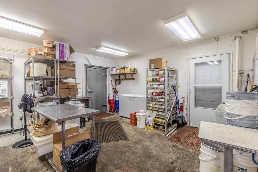 More Photos Of 407 Third St, Howe Specialty For Sale