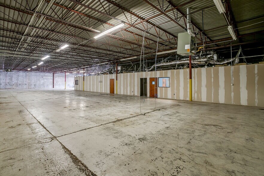 More Photos Of 5532 Midway Rd, Haltom City Showroom For Lease