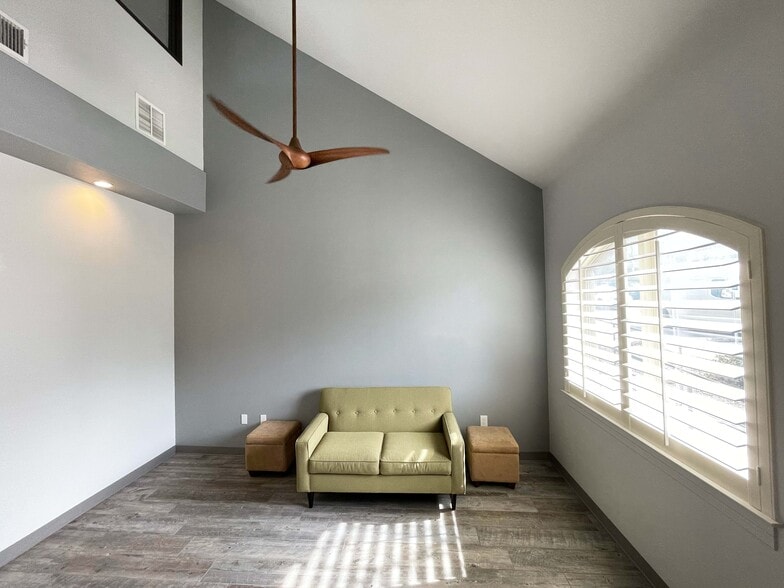 More Photos Of 2500 W William Cannon Dr, Austin Medical For Lease