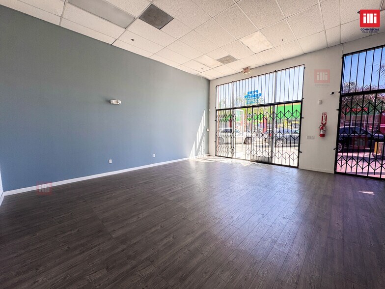 More Photos Of 8332 Sepulveda Blvd, North Hills Storefront For Lease