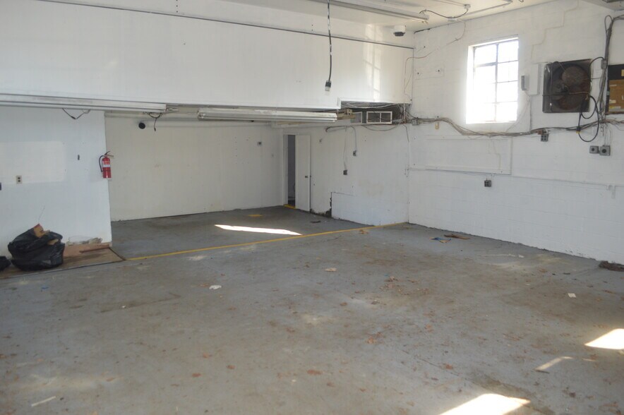 More Photos Of 5 Maple Ave, Oakland Warehouse For Lease