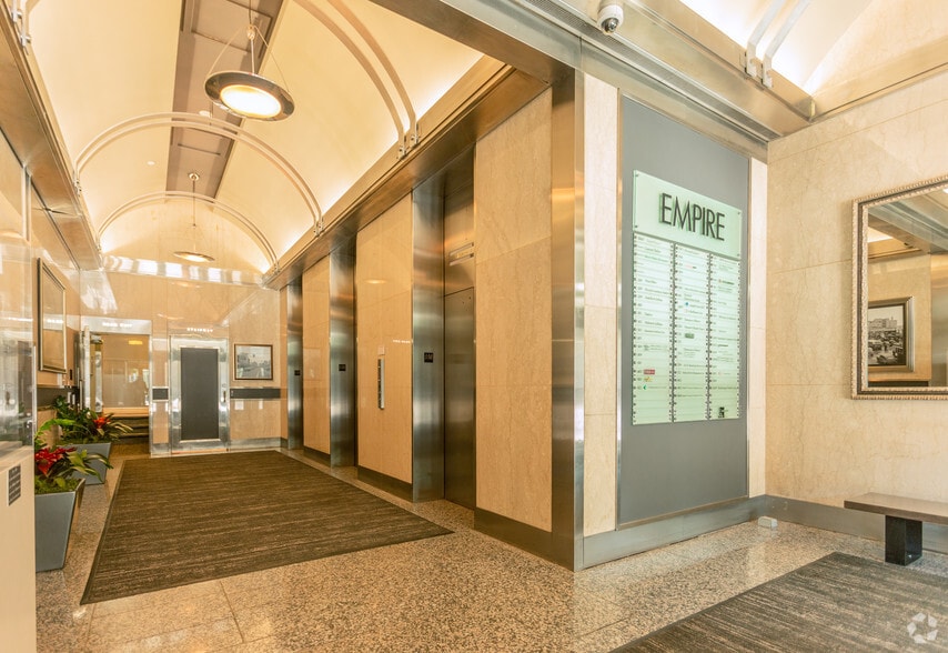 More Photos Of 10080 Jasper Ave NW, Edmonton Office For Lease
