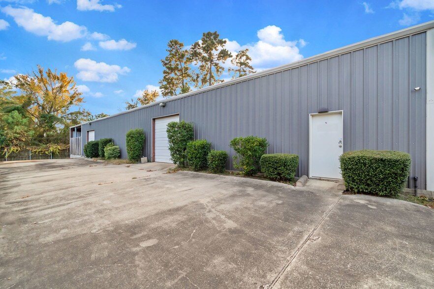 More Photos Of 32219 Tamina Rd, Magnolia Distribution For Lease