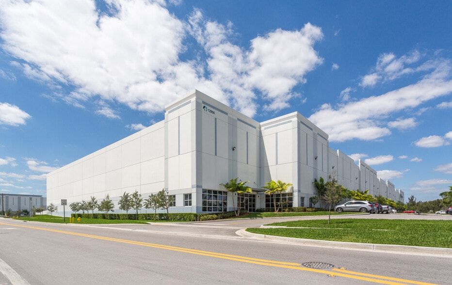 More Photos Of 12950 NW 17th St, Miami Warehouse For Lease