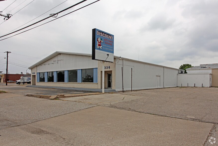 More Photos Of 8326-8330 Harry Hines Blvd, Dallas Auto Repair For Lease