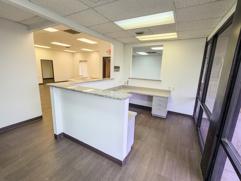 More Photos Of 1449 Forest Ln, Garland Office For Lease