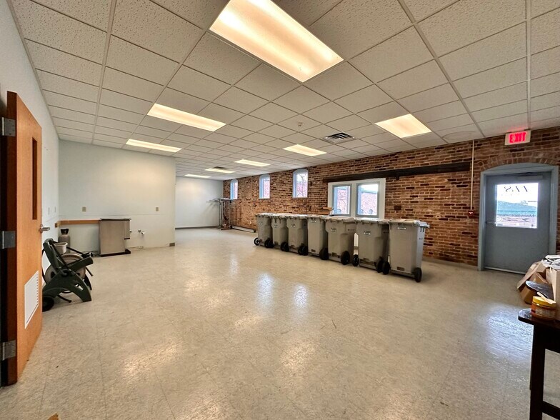 More Photos Of 118 3rd St E, Ashland Office For Sale