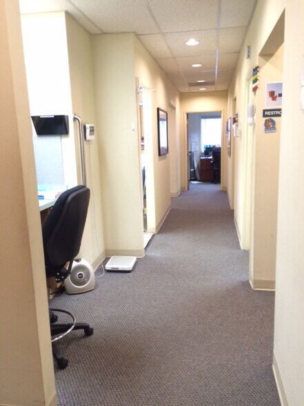 More Photos Of 17175 SW Tualatin Valley Hwy, Beaverton Medical For Lease