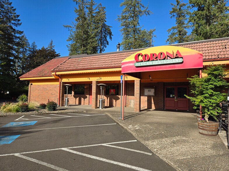 More Photos Of 4250 SW Mercantile Dr, Lake Oswego Restaurant For Lease