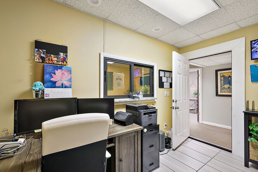 More Photos Of 609 W Montrose St, Clermont Office For Sale