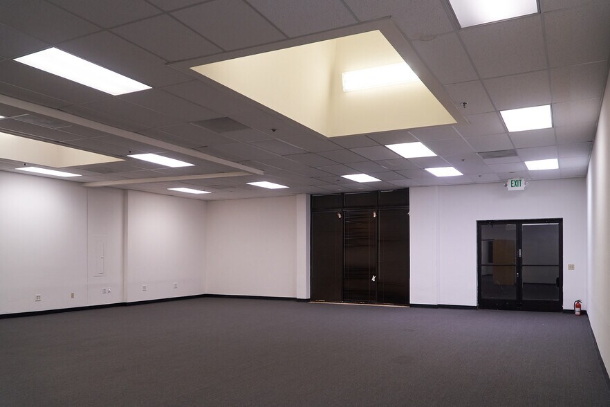 More Photos Of 3033-3095 Richmond Pky, Richmond Unknown For Lease