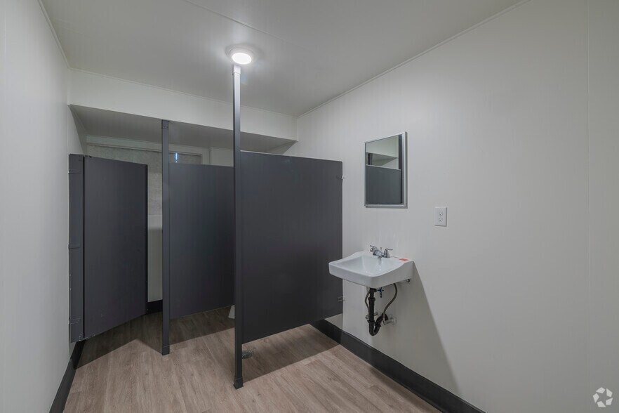 More Photos Of 1680 14th St, Oakland Warehouse For Sale