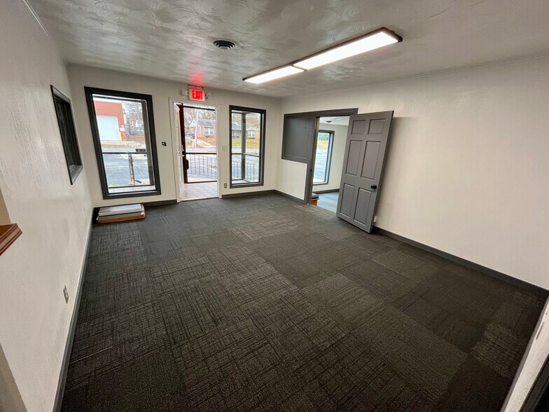 More Photos Of 1759 E Elm St, Springfield Office For Lease