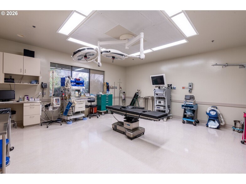 More Photos Of , Coos Bay Office For Sale