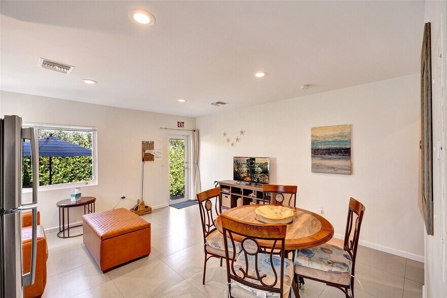 More Photos Of 322 Oklahoma St, Hollywood Multifamily For Sale