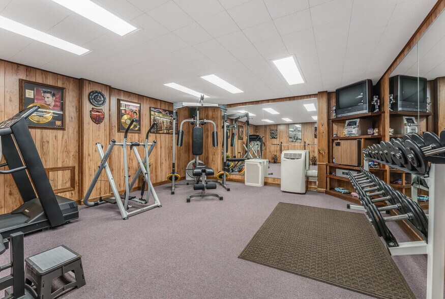 More Photos Of 5 Larison Ln, Ringoes Storefront Retail Office For Sale