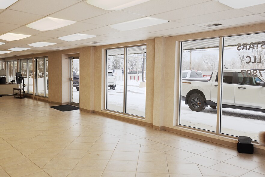 More Photos Of 900 Broad St, Wadsworth General Retail For Lease