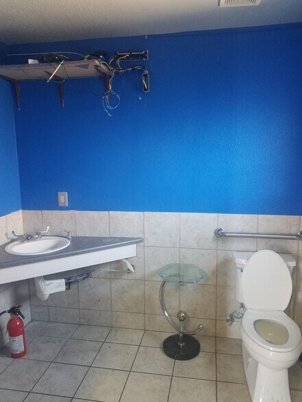 More Photos Of 2008 Hamilton Ln, Las Vegas Office For Sale