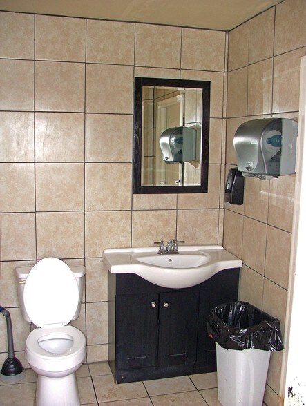 More Photos Of 327 W 6th Ave, Bowling Green Auto Dealership For Sale